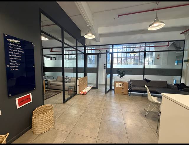 123M² BUILDING TO LET IN WOODSTOCK